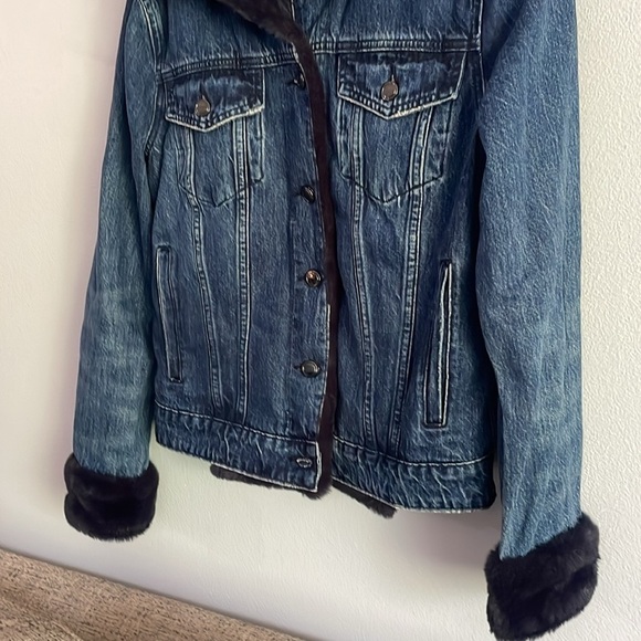 Good American Denim Jean Jacket with Faux Fur Trim Size 0 - Picture 6 of 14